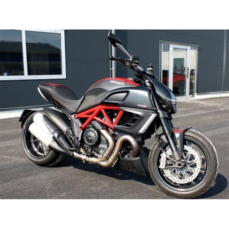 Ducati Diavel Carbon 126mil 1,95% -11